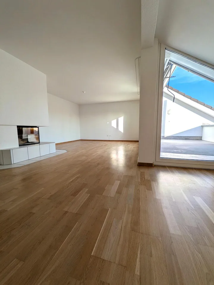 Wunderbare 4.5 Familienwohnung mit Cheminée & Seenähe – Foto 2 von 13
