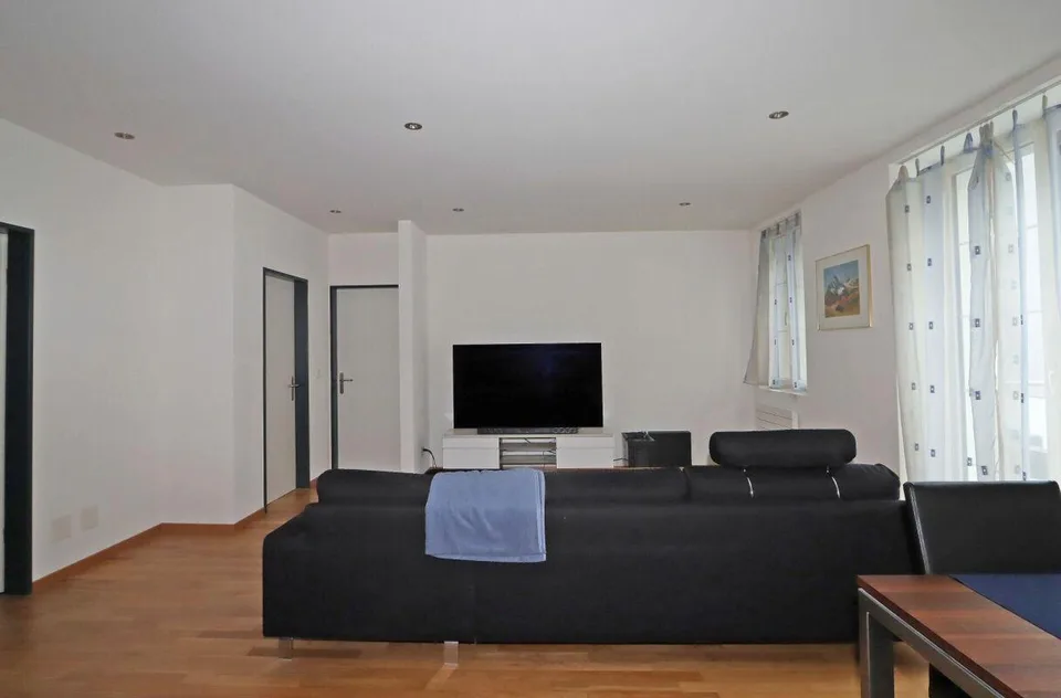 Casa plurifamiliare con 8 unità abitative e diversi garage a Netstal GL – foto 15 di 18