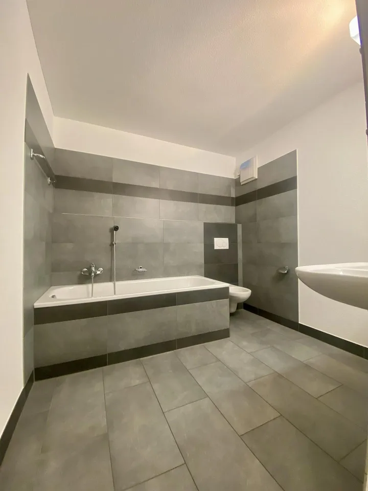 Attraktive, lichtdurchflutete 4.5-Zimmerwohnung mit grosser Küche – Foto 6 von 10
