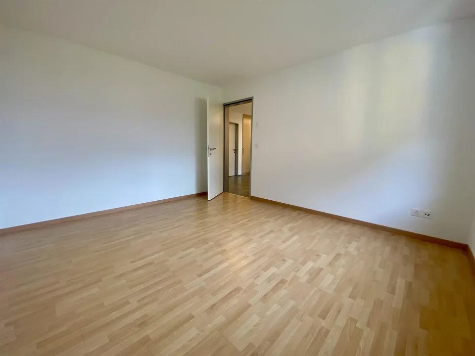 Attraktive, lichtdurchflutete 4.5-Zimmerwohnung mit grosser Küche – Foto 7 von 10