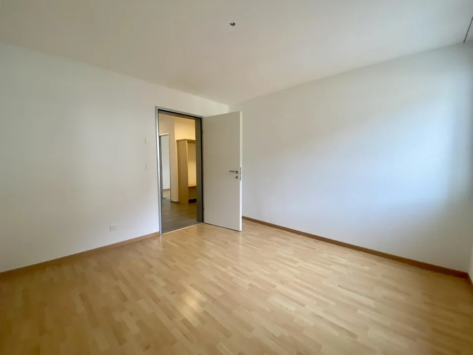 Attraktive, lichtdurchflutete 4.5-Zimmerwohnung mit grosser Küche – Foto 10 von 10