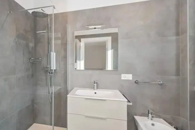 Appartement mansardé meublé dans le centre de Lugano – photo 7 sur 9