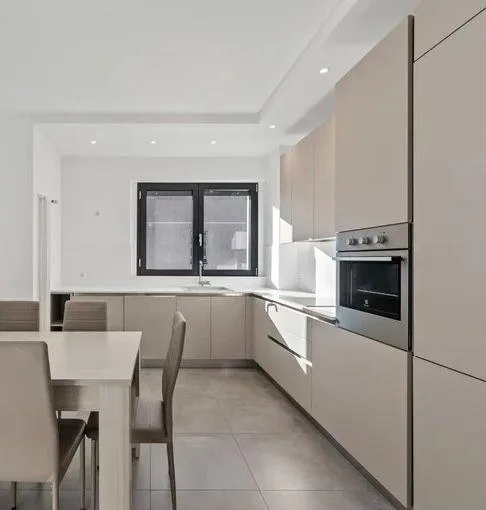 Appartement mansardé meublé dans le centre de Lugano – photo 2 sur 9