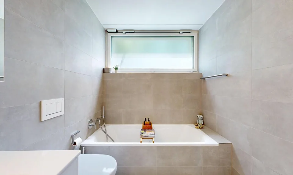 Exklusive Terrassenwohnung mit 104 m² Terrasse und Alpenblick – Foto 10 von 11