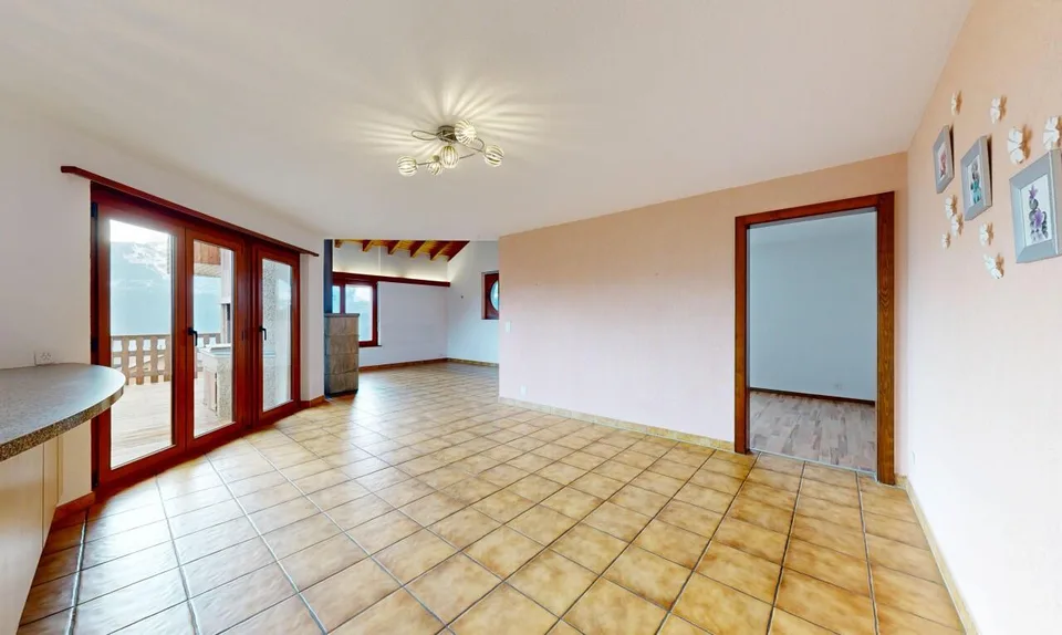 Maison 8.5 + appartement 2.5 indépendant avec vue dégagé – photo 7 sur 11