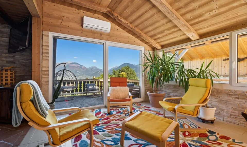 8.5 Zimmer Chalet in Collombey – Foto 2 von 11
