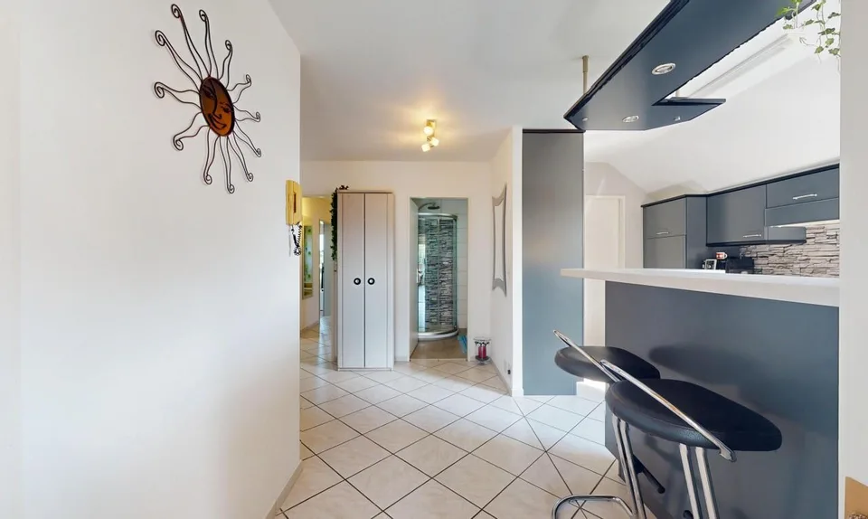 Grosszügige 4.5 Zimmer Dachwohnung mit sonnigem Balkon – Foto 10 von 13