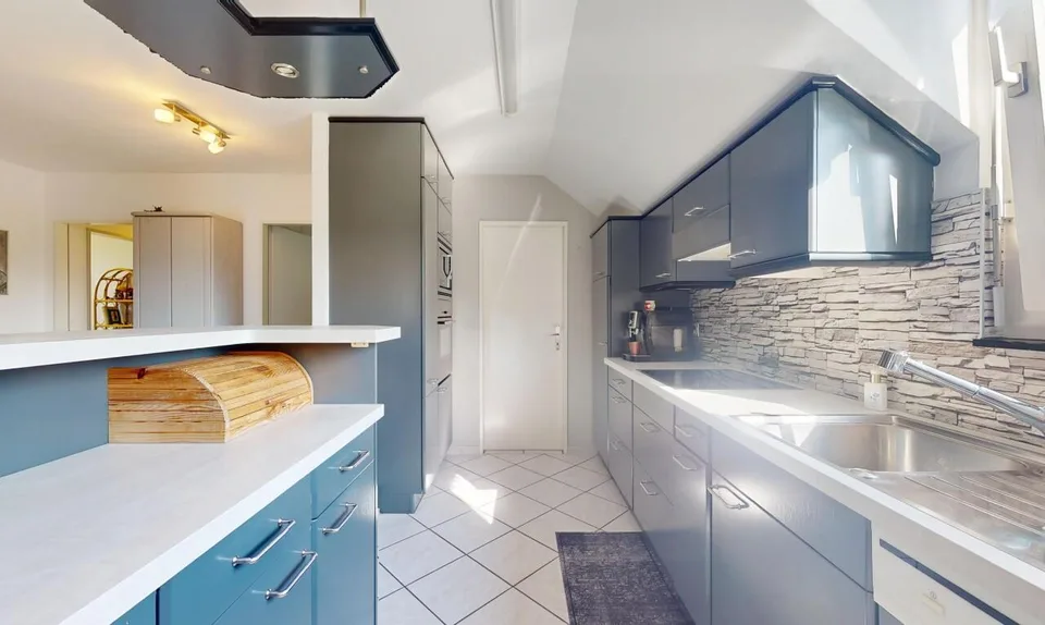 Grosszügige 4.5 Zimmer Dachwohnung mit sonnigem Balkon – Foto 11 von 13
