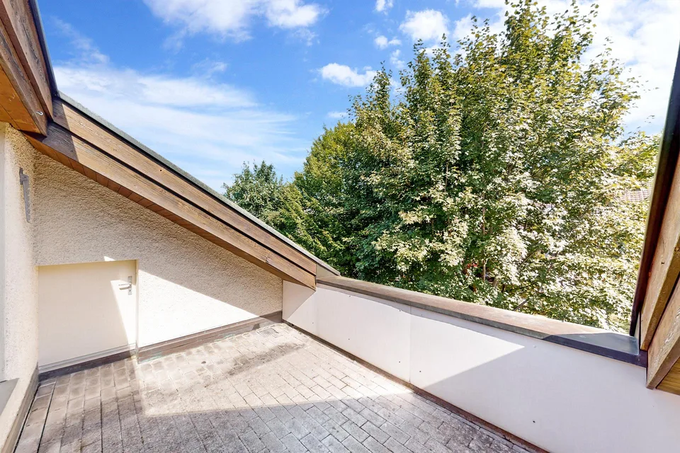 Dachwohnung mit Cheminée - befristet bis 30.06.2027 – Foto 8 von 8