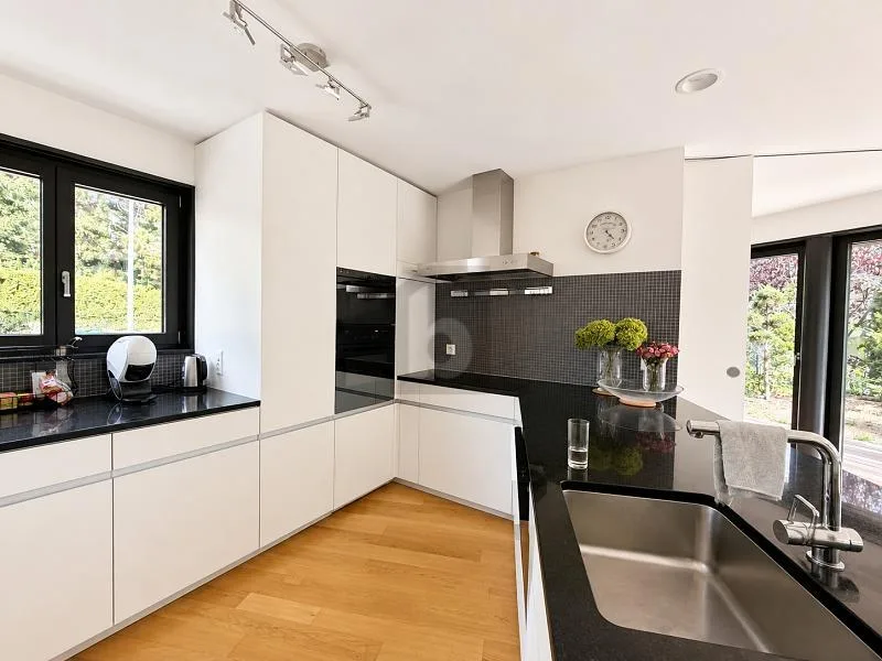 Komfort und Serenität mit Seeblick – Foto 3 von 6