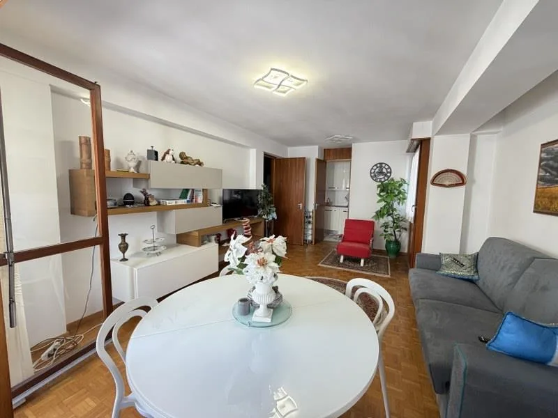 2,5 Zimmer mit Terrasse und teilweisem Seeblick Paradiso – Foto 2 von 12