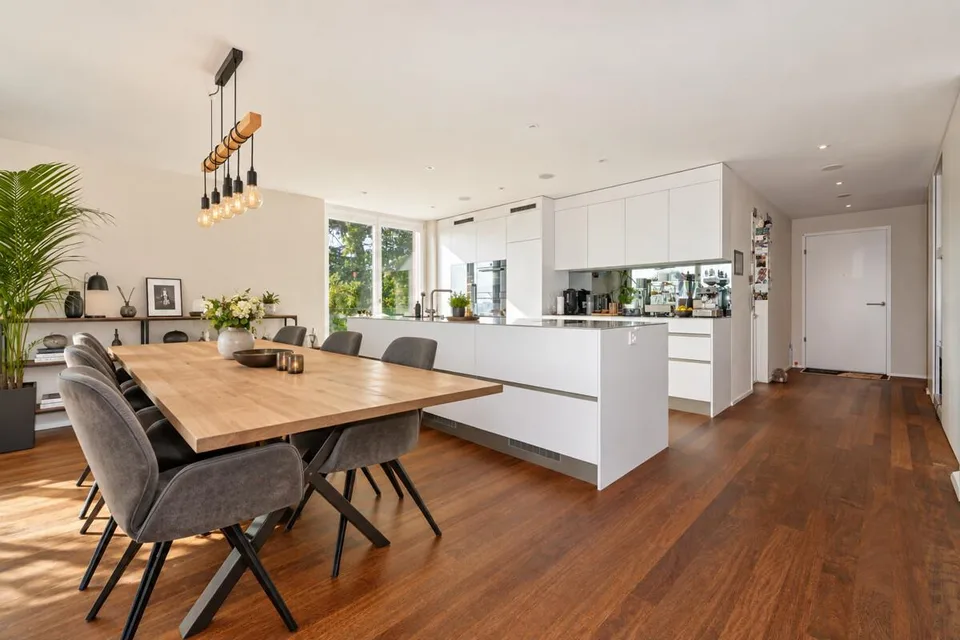 Grosszügige Eigentumswohnung mit eleganter Architektur in Kloten – Foto 3 von 5