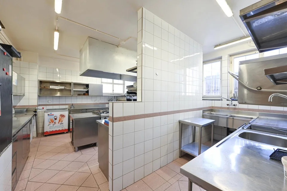 Restaurant mit Wohnungen und Zimmer sowie Scheune – photo 8 sur 29