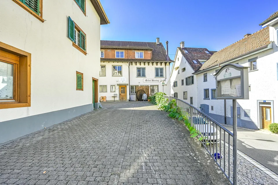 Restaurant mit Wohnungen und Zimmer sowie Scheune – photo 28 sur 29