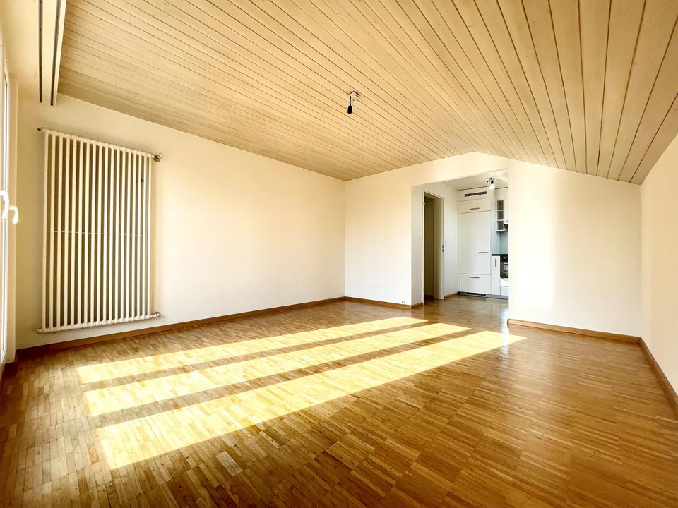 Ampio balcone - cucina nuova - centrale ma tranquilla - vicino ai trasporti pubblici e allo shopping – foto 8 di 10