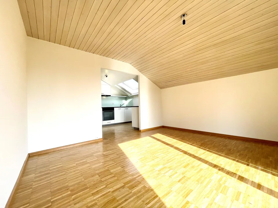 Ampio balcone - cucina nuova - centrale ma tranquilla - vicino ai trasporti pubblici e allo shopping – foto 5 di 10