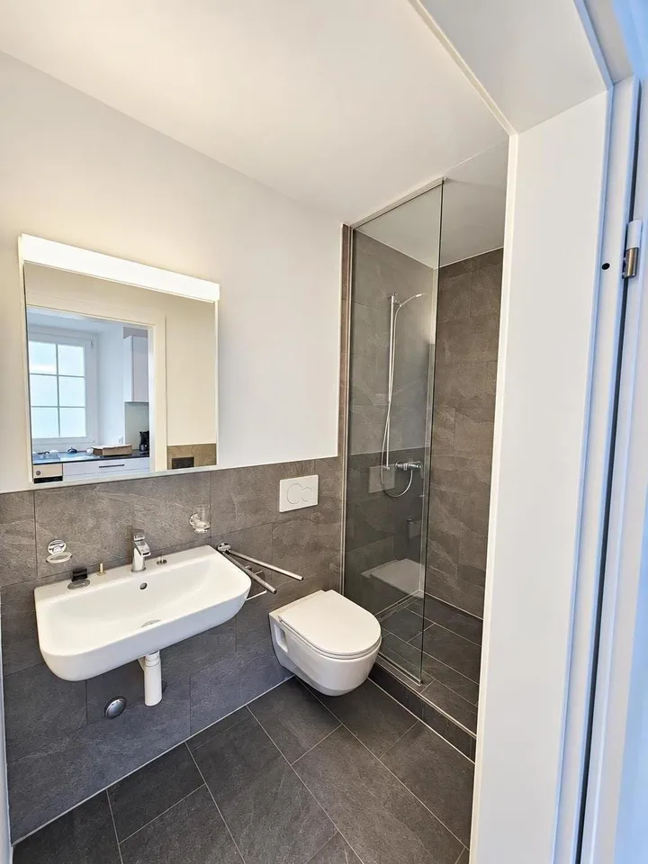 Stilvolle 2.5 ZWG Altbauwohnung in Mollis – Foto 5 von 11