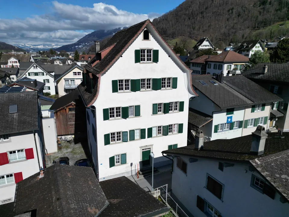 Stilvolle 2.5 ZWG Altbauwohnung in Mollis – Foto 6 von 11