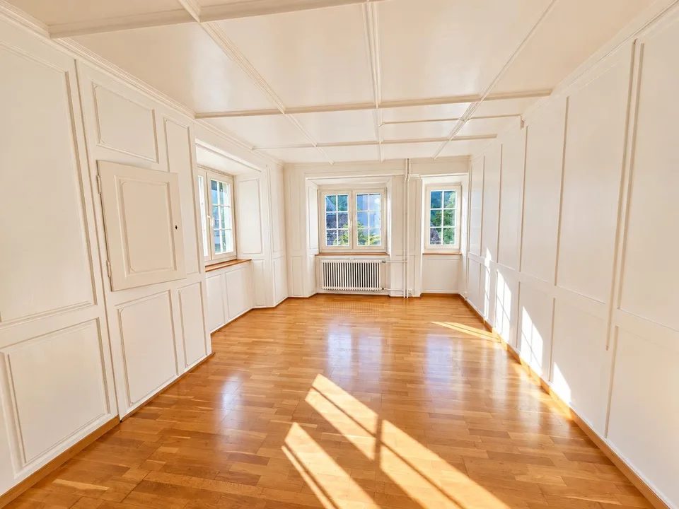 Stilvolle 2.5 ZWG Altbauwohnung in Mollis – Foto 2 von 11