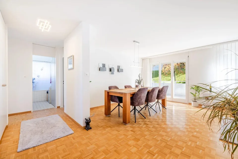 Lichtdurchflutete 3.5-Zimmer-Wohnung mit Balkon – photo 4 sur 13