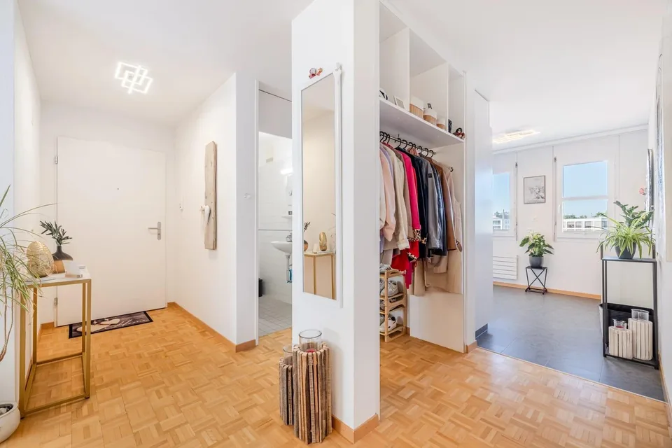 Lichtdurchflutete 3.5-Zimmer-Wohnung mit Balkon – photo 2 sur 13