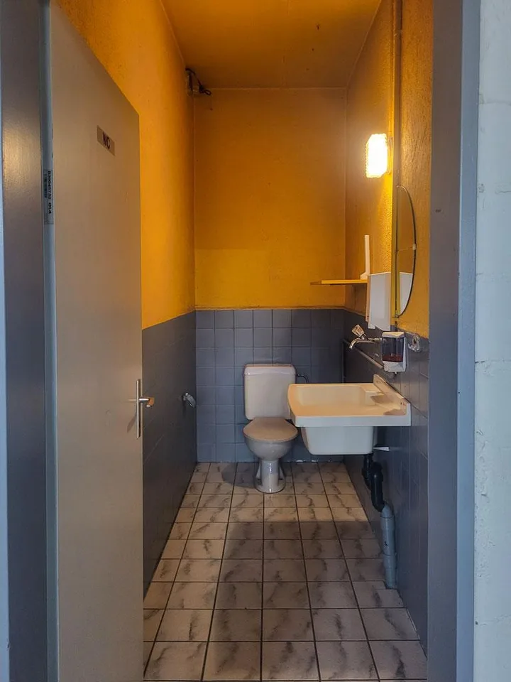 Grosszügiger Gewerberaum mit Büro & Tiefgaragenparkplätzen – Foto 5 von 5