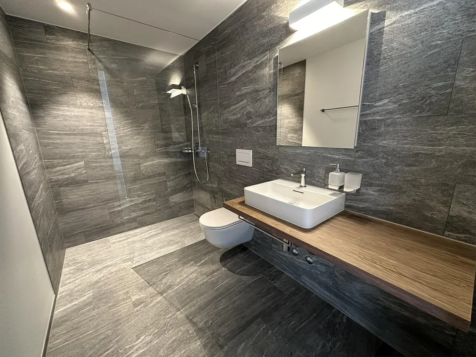 Moderne 4.5-Zimmer-Neubauwohnung an Toplage – photo 9 sur 10