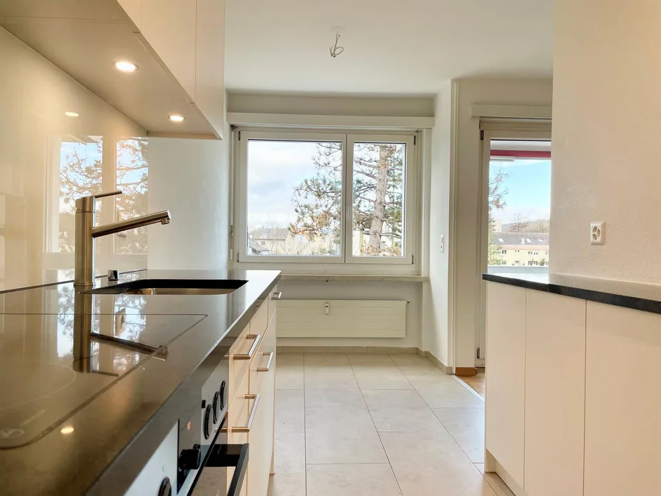Frisch sanierte 4.5-Zimmerwohnung 104m2 zu vermieten – Foto 3 von 8