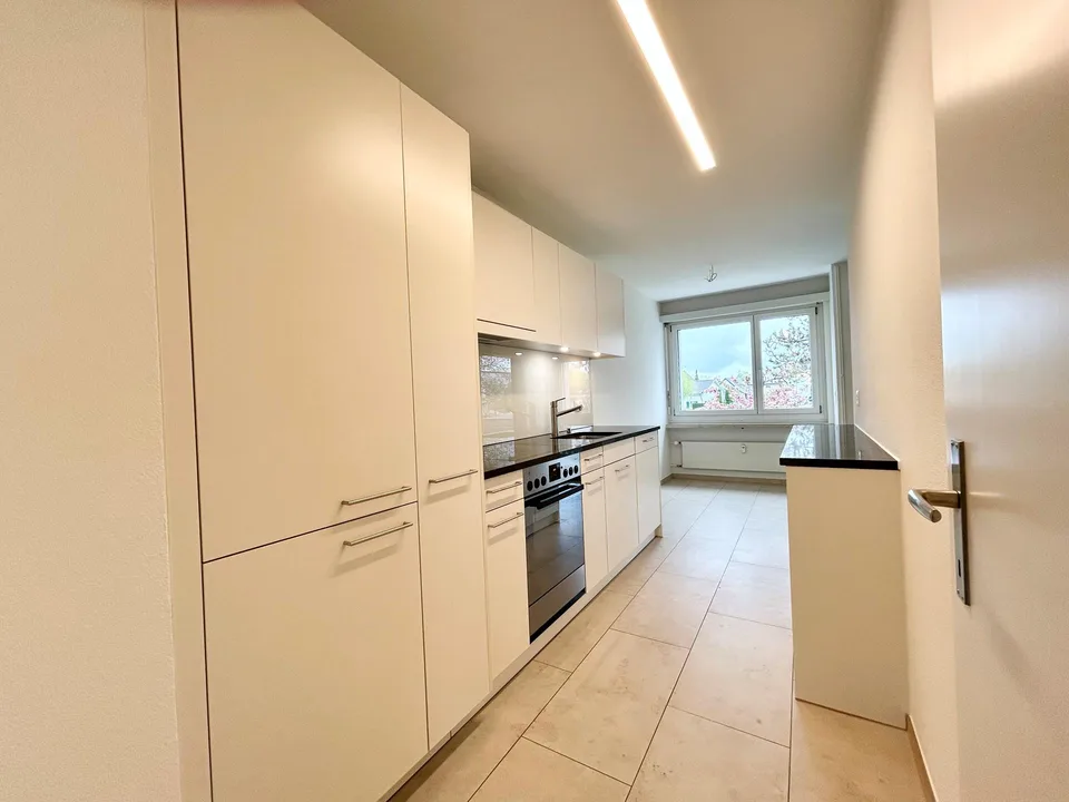 Frisch sanierte 4.5-Zimmerwohnung 104m2 zu vermieten – Foto 2 von 8