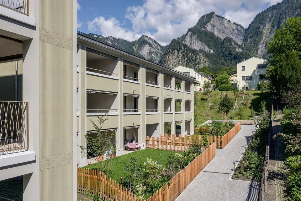 Neubauwohnung mit grosszügigem Grundriss und gedeckter Terrasse – Foto 6 von 7