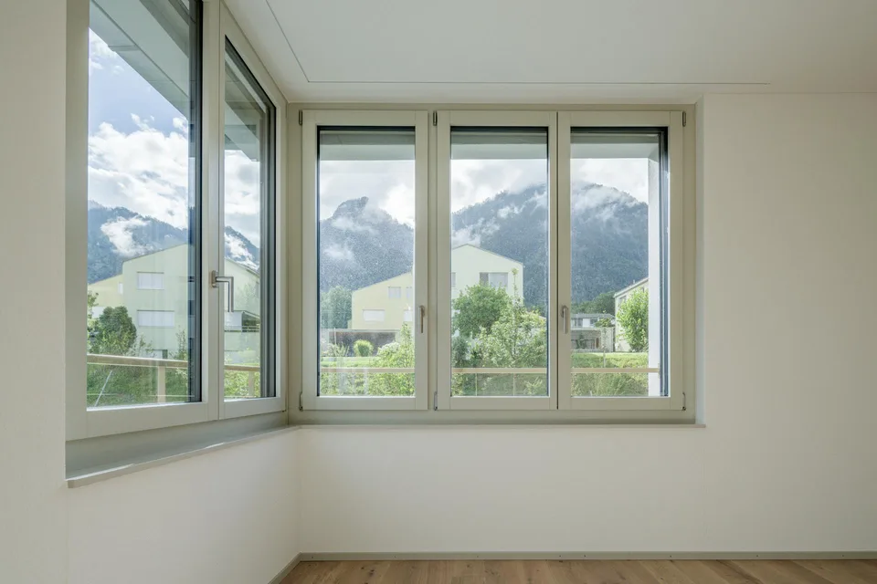 Neubauwohnung mit grosszügigem Grundriss und gedeckter Terrasse – Foto 3 von 7
