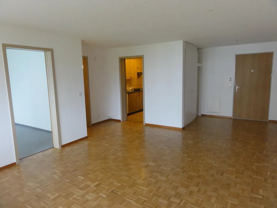 geräumige, helle 2 1/2 Zimmer-Wohnung – Foto 2 von 9