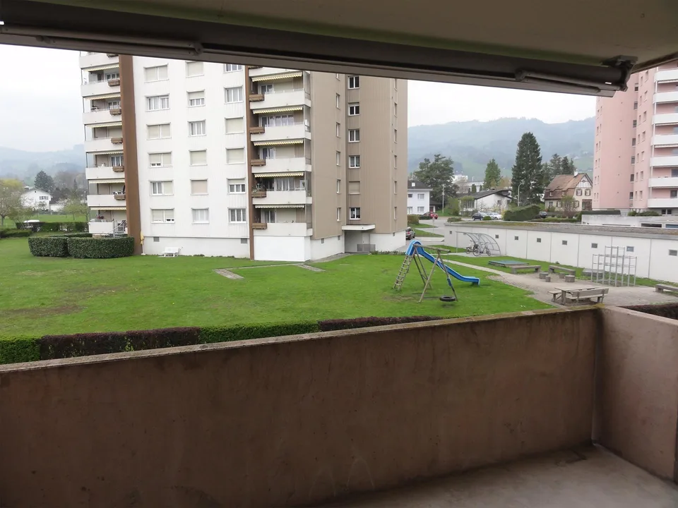 geräumige, helle 2 1/2 Zimmer-Wohnung – Foto 8 von 9