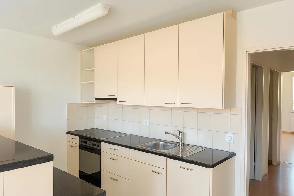 Lichtdurchflutetes Zuhause mit Balkon, Lift & idealer ÖV-Anbindung – Foto 2 von 6