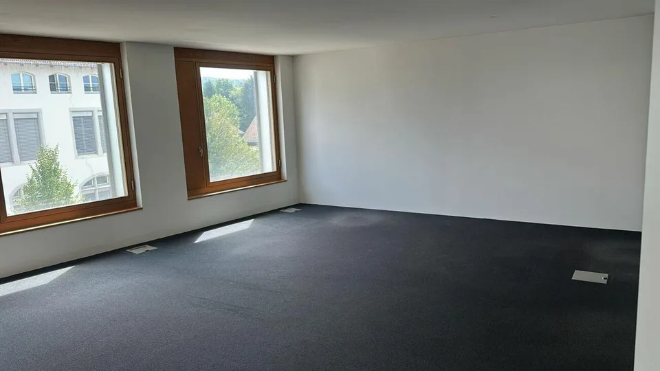 Zentrale Gewerbefläche mit moderner Infrastruktur zu vermieten – Foto 3 von 6