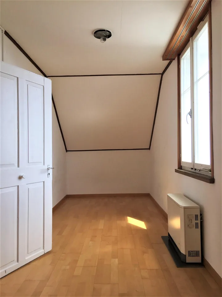 Helle 3.5-Zimmer-Dachwohnung mit schöner Aussicht in Engelburg – photo 6 sur 8
