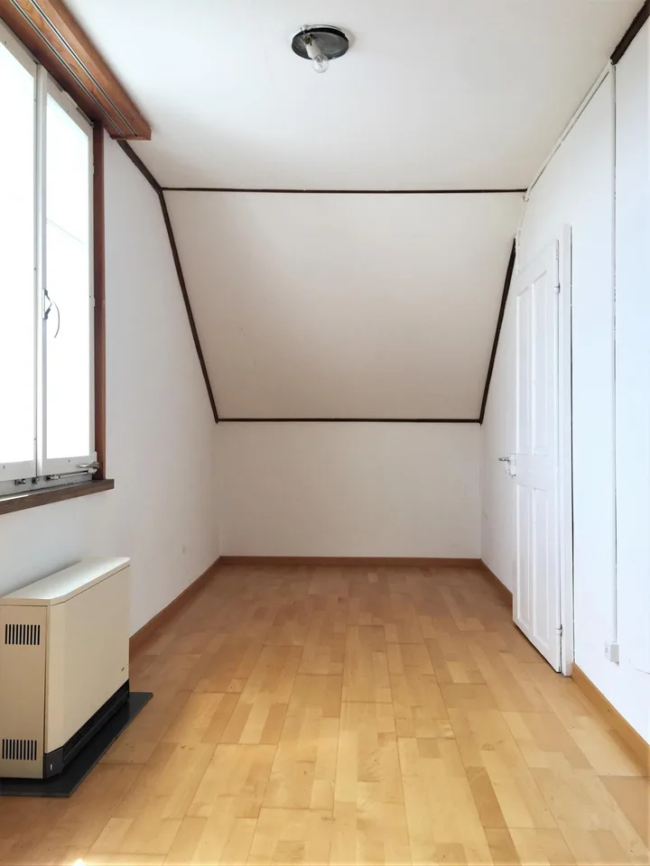 Helle 3.5-Zimmer-Dachwohnung mit schöner Aussicht in Engelburg – photo 5 sur 8