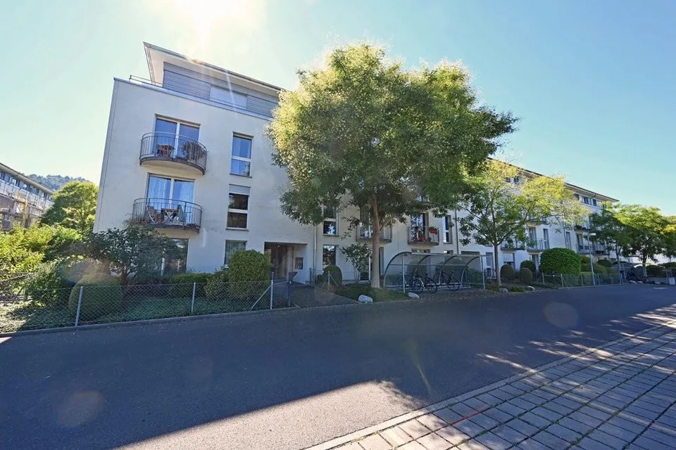 Moderne Wohnung am Fusse des Gurtens – Foto 1 von 9