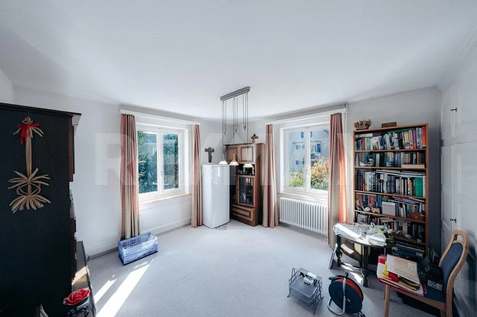 Maison mitoyenne de deux familles avec grand terrain et potentiel d'avenir – photo 10 sur 13