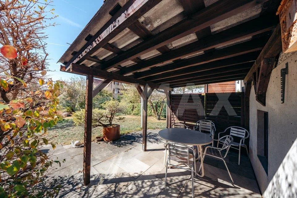 Maison mitoyenne de deux familles avec grand terrain et potentiel d'avenir – photo 9 sur 13