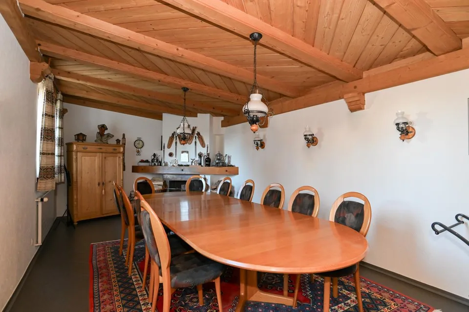 Casa situata in mezzo al verde con giardino di alta qualità e 2 grandi garage – foto 5 di 22