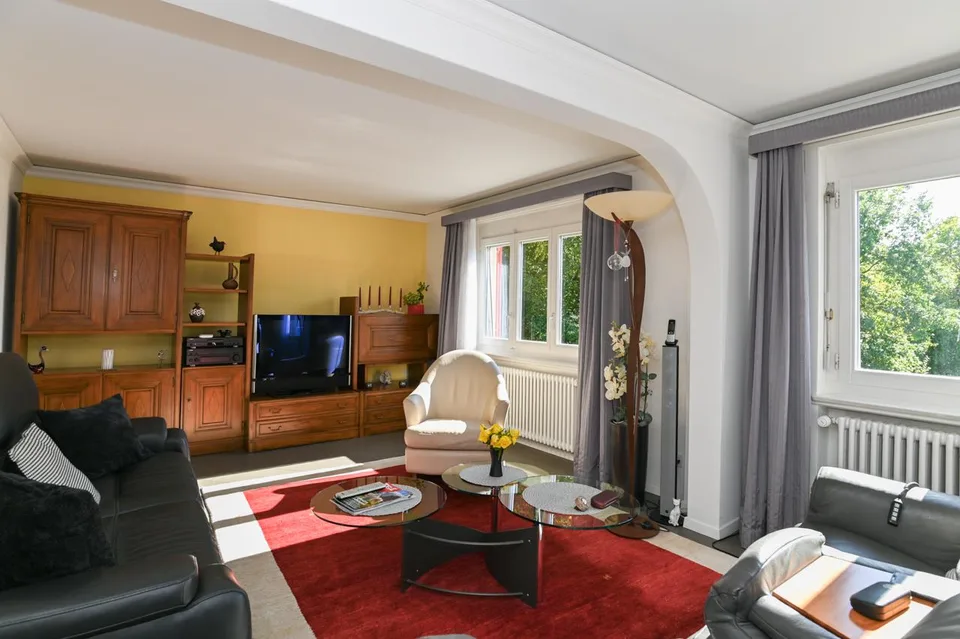 Casa situata in mezzo al verde con giardino di alta qualità e 2 grandi garage – foto 8 di 22