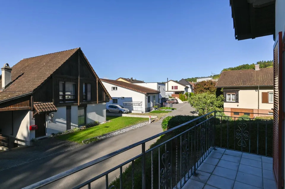 Casa situata in mezzo al verde con giardino di alta qualità e 2 grandi garage – foto 10 di 22