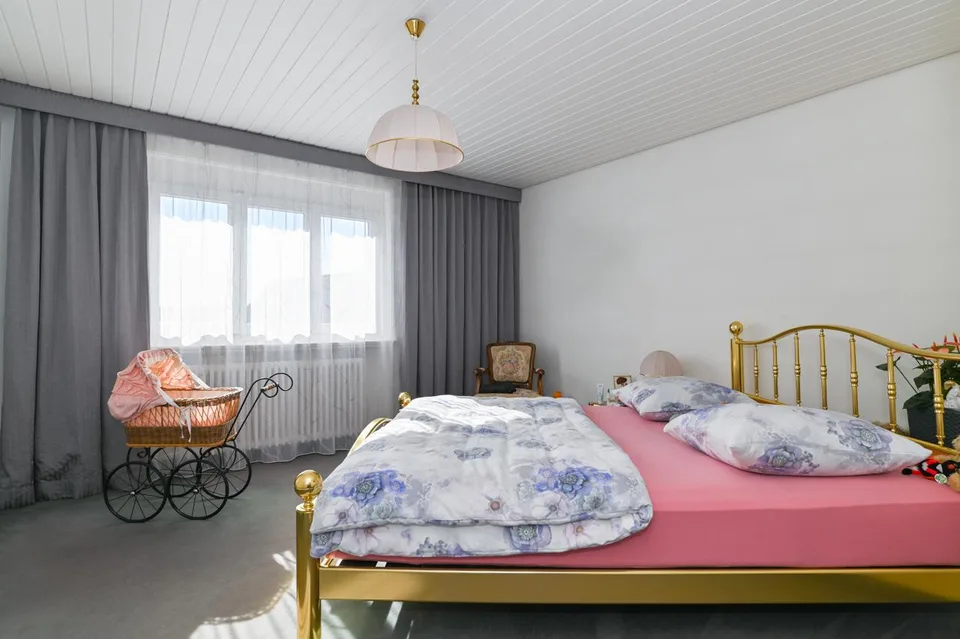 Casa situata in mezzo al verde con giardino di alta qualità e 2 grandi garage – foto 15 di 22