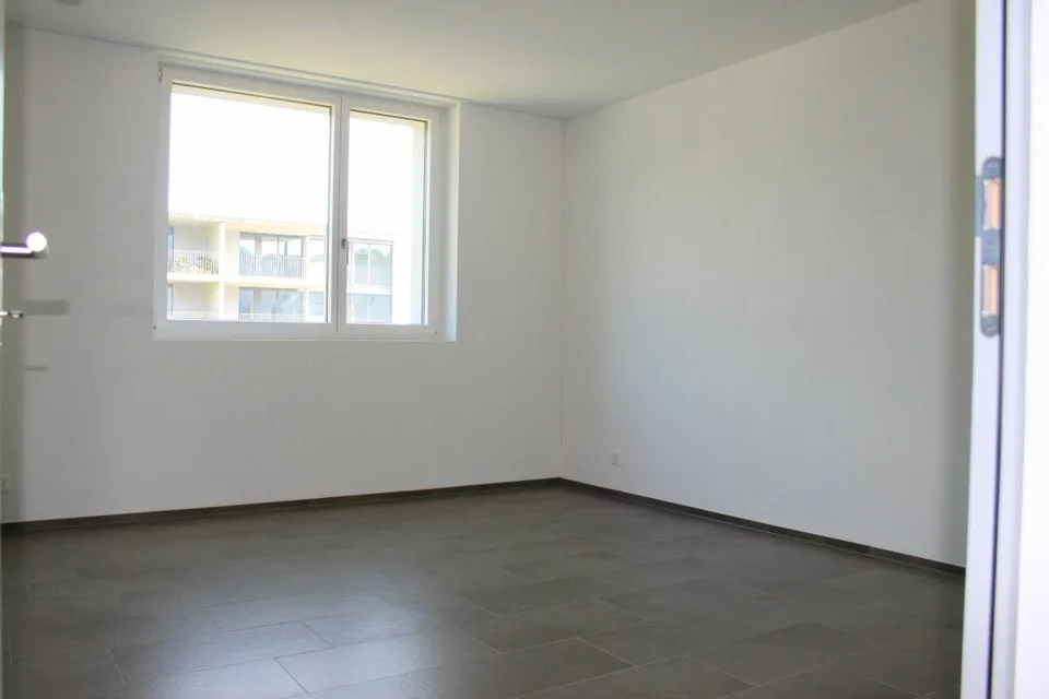 Grosszügige, helle 4.5-Zimmerwohnung – Foto 8 von 9