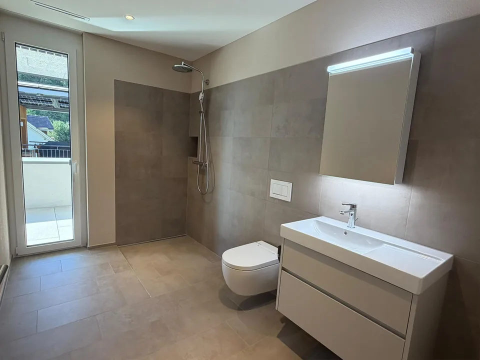 Luxuriöses 3½-Zimmer-Haus mit Galerie und traumhaftem Weitblick – Foto 3 von 5