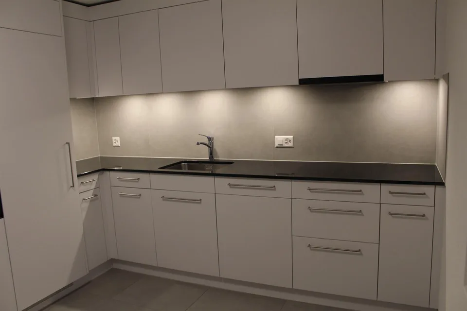 grosszügig geschnittene 3.5-Zimmerwohnung an ruhiger Lage in Glarus – photo 4 of 6
