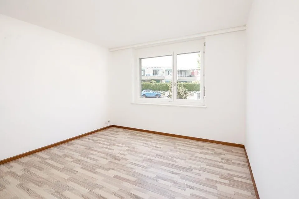 Grand logement offrant beaucoup d'espace et de lumière – foto 6 di 8