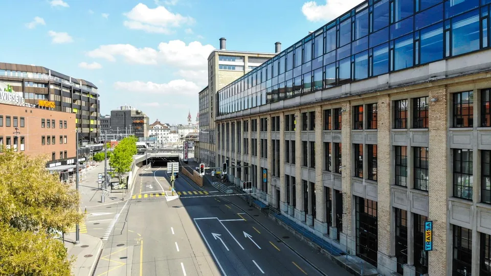 Situé au centre de la zone Sulzer : 13 m2 d'entrepôt – photo 3 sur 3