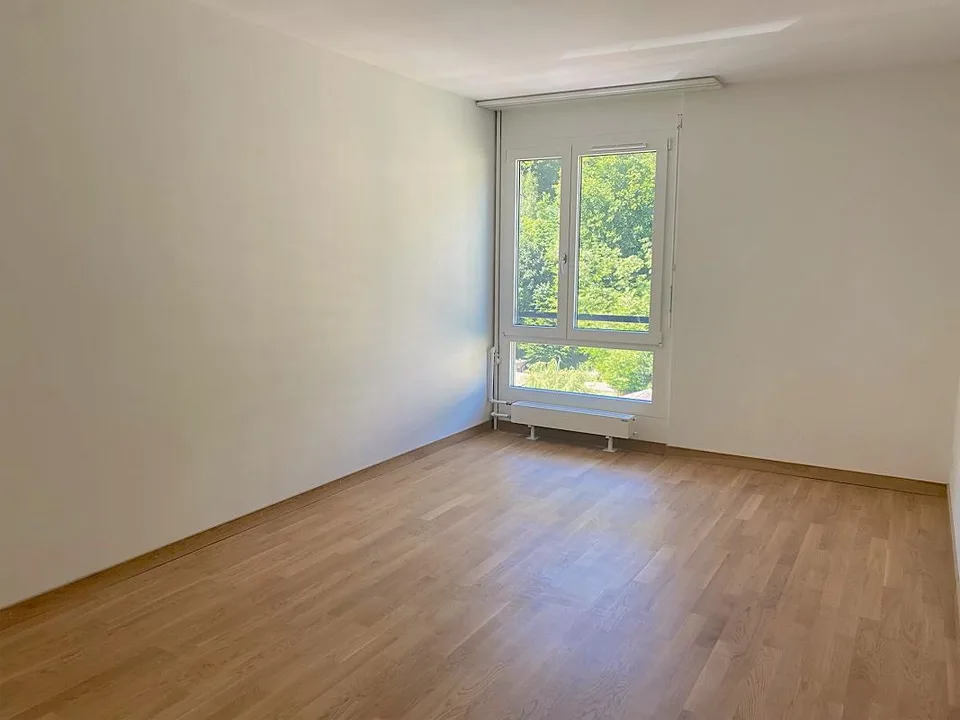 Wunderschöne 3.5 Zimmer Wohnung mit Aussicht ins Grüne – Foto 7 von 10